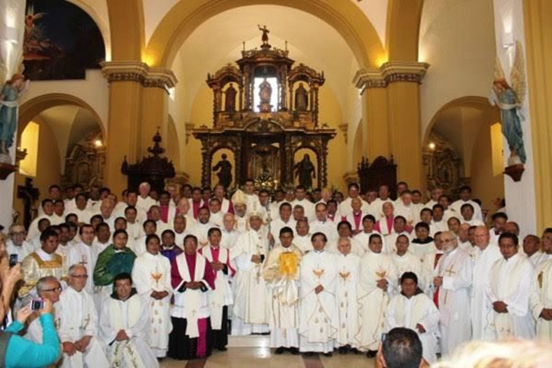 Durante más de una década, entre 1988 y 1999, Robert Francis Prevost, el hoy papa León XIV acompañó a niños, jóvenes y comunidades trujillanas con humildad y compromiso. Foto: Facebook/Redes Sociales