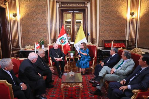 Presidenta Dina Boluarte se reúne con el Nuncio Apostólico, monseñor Paolo Rocco Gualtieri, en Palacio de Gobierno