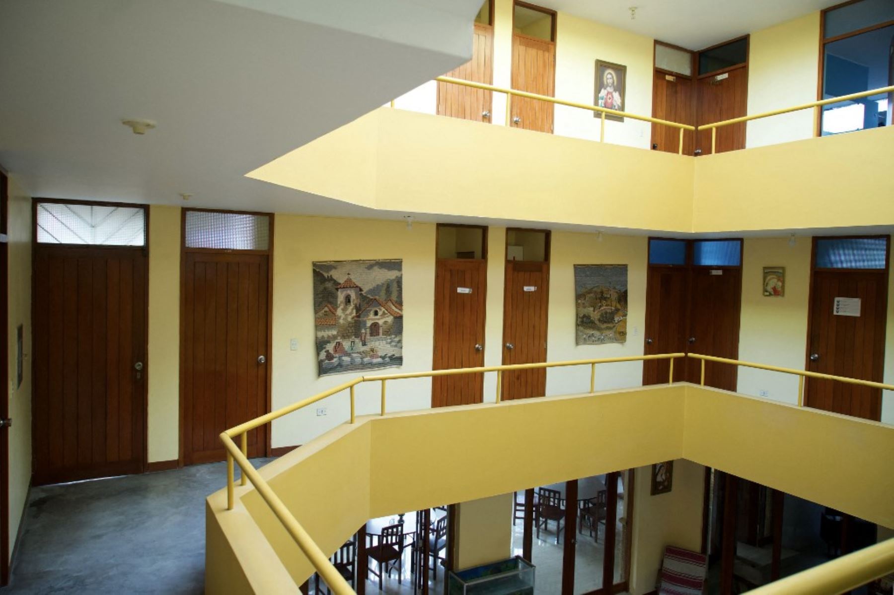 Fotografía de los interiores del convento agustino de Santo Tomás de Villanueva en Trujillo, región La Libertad, donde Robert Francis Prevost, quien se convirtió en el Papa León XIV el 8 de mayo de 2025, vivió entre 1988 y 1998. Foto: AFP