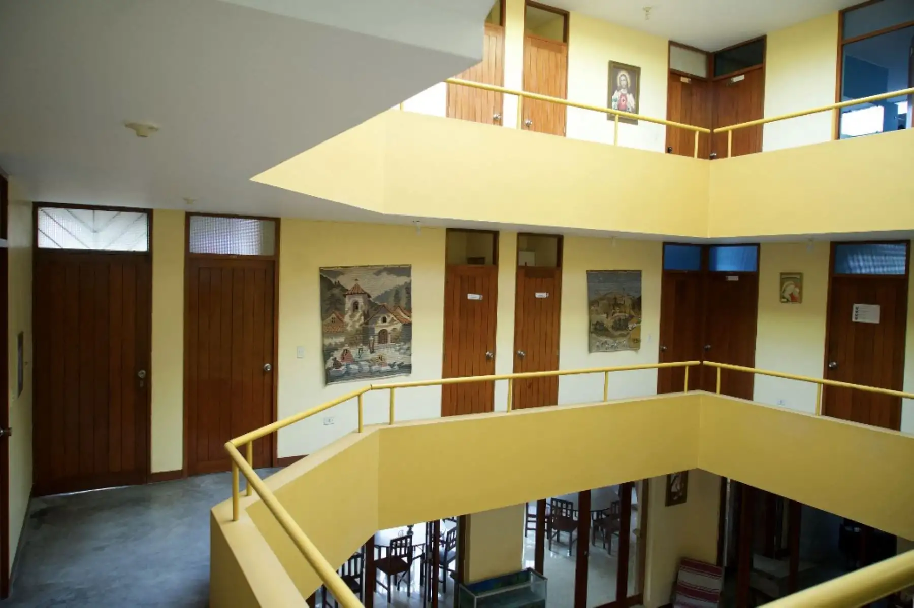 Fotografía de los interiores del convento agustino de Santo Tomás de Villanueva en Trujillo, región La Libertad, donde Robert Francis Prevost, quien se convirtió en el Papa León XIV el 8 de mayo de 2025, vivió entre 1988 y 1998. Foto: AFP