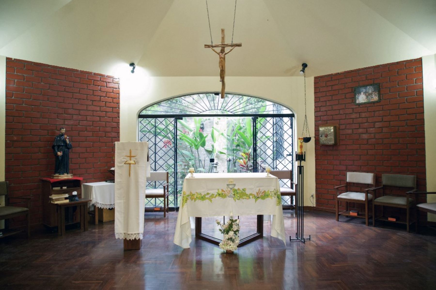 Capilla del convento agustino de Santo Tomás de Villanueva, donde Robert Francis Prevost, quien se convirtió en el Papa León XIV el 8 de mayo de 2025, vivió entre 1988 y 1998 en Trujillo, región La Libertad. Foto: AFP
