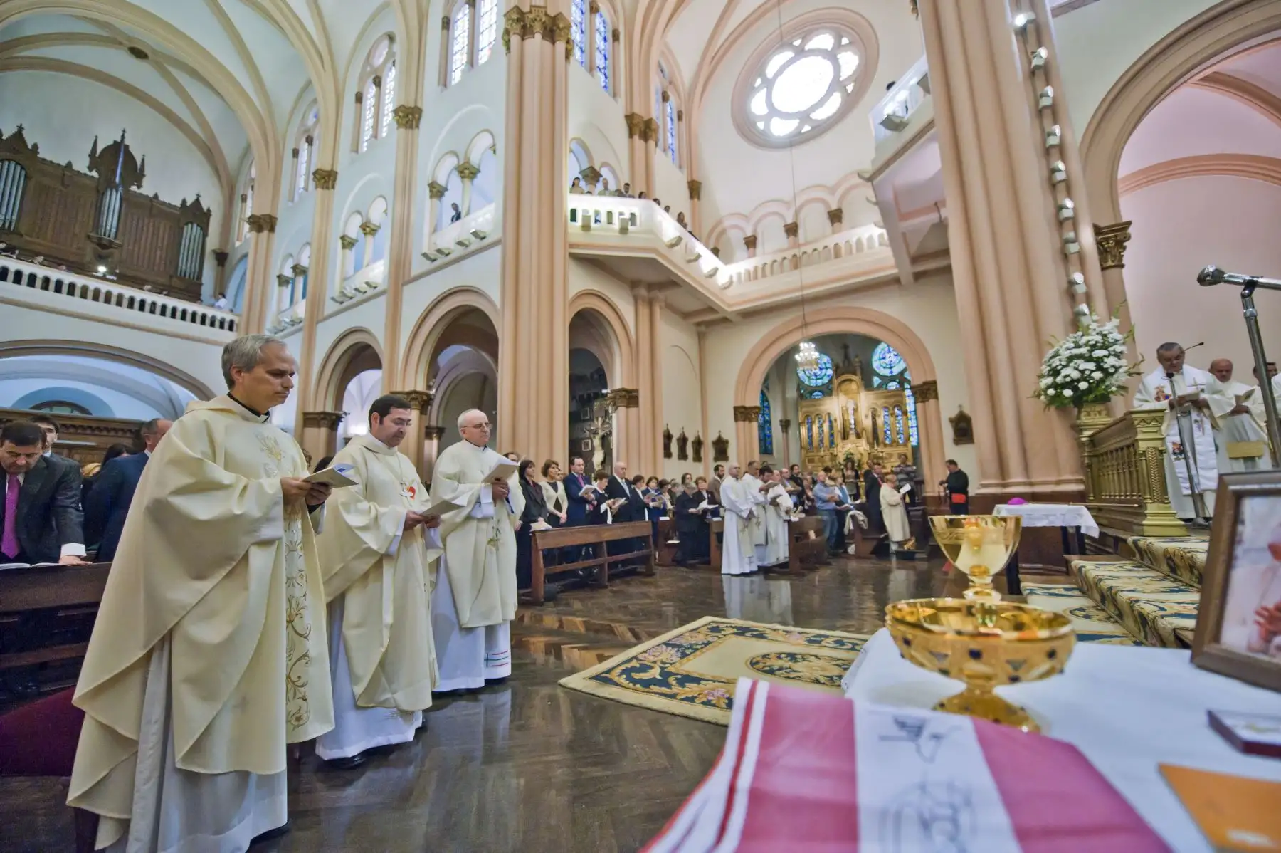León XIV, elegido nuevo papa, visitó Bilbao, España, el 16 de septiembre de 2011 para asistir a la ceremonia de consagración del religioso agustino vasco Michel Olaortua como obispo de Iquitos (Perú). La ceremonia religiosa se celebró en la céntrica iglesia de San José de Bilbao. Foto: EFE