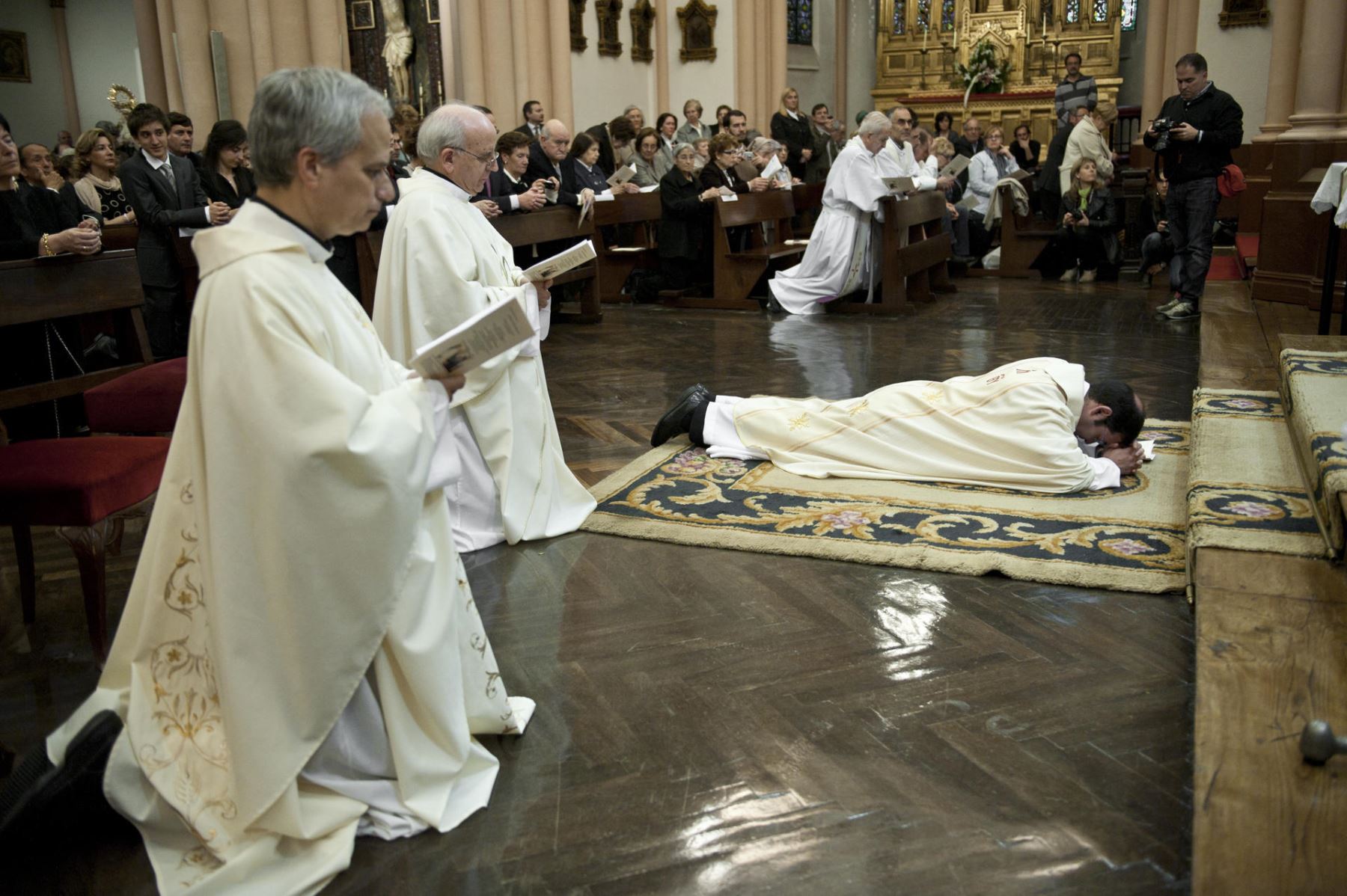 León XIV, elegido nuevo papa, visitó Bilbao, España, el 16 de septiembre de 2011 para asistir a la ceremonia de consagración del religioso agustino vasco Michel Olaortua como obispo de Iquitos (Perú). La ceremonia religiosa se celebró en la céntrica iglesia de San José de Bilbao. Foto: EFE