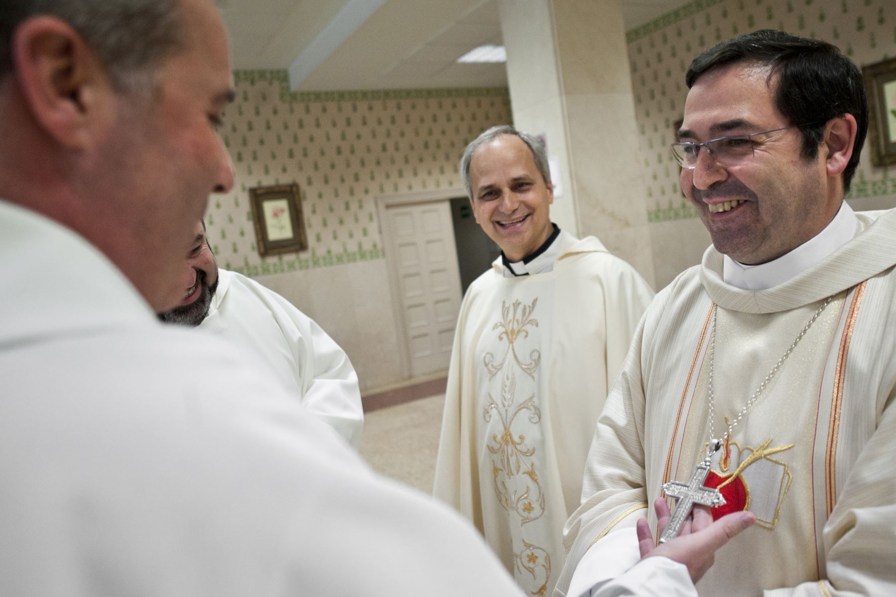 León XIV, elegido nuevo papa, visitó Bilbao, España, el 16 de septiembre de 2011 para asistir a la ceremonia de consagración del religioso agustino vasco Michel Olaortua como obispo de Iquitos (Perú). La ceremonia religiosa se celebró en la céntrica iglesia de San José de Bilbao. Foto: EFE