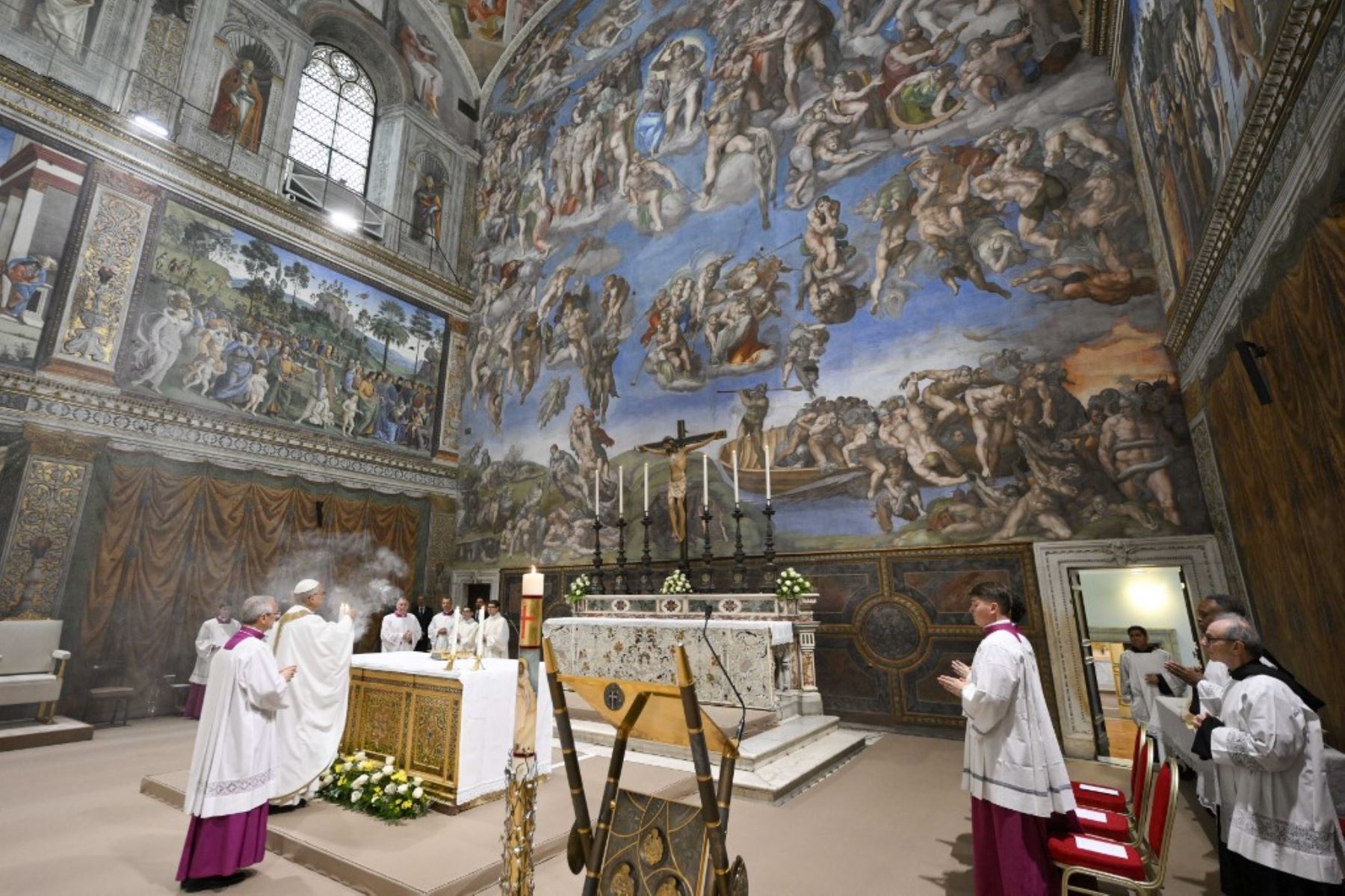 Papa León XIV durante una misa con cardenales en la Capilla Sixtina del Vaticano.
Foto: AFP