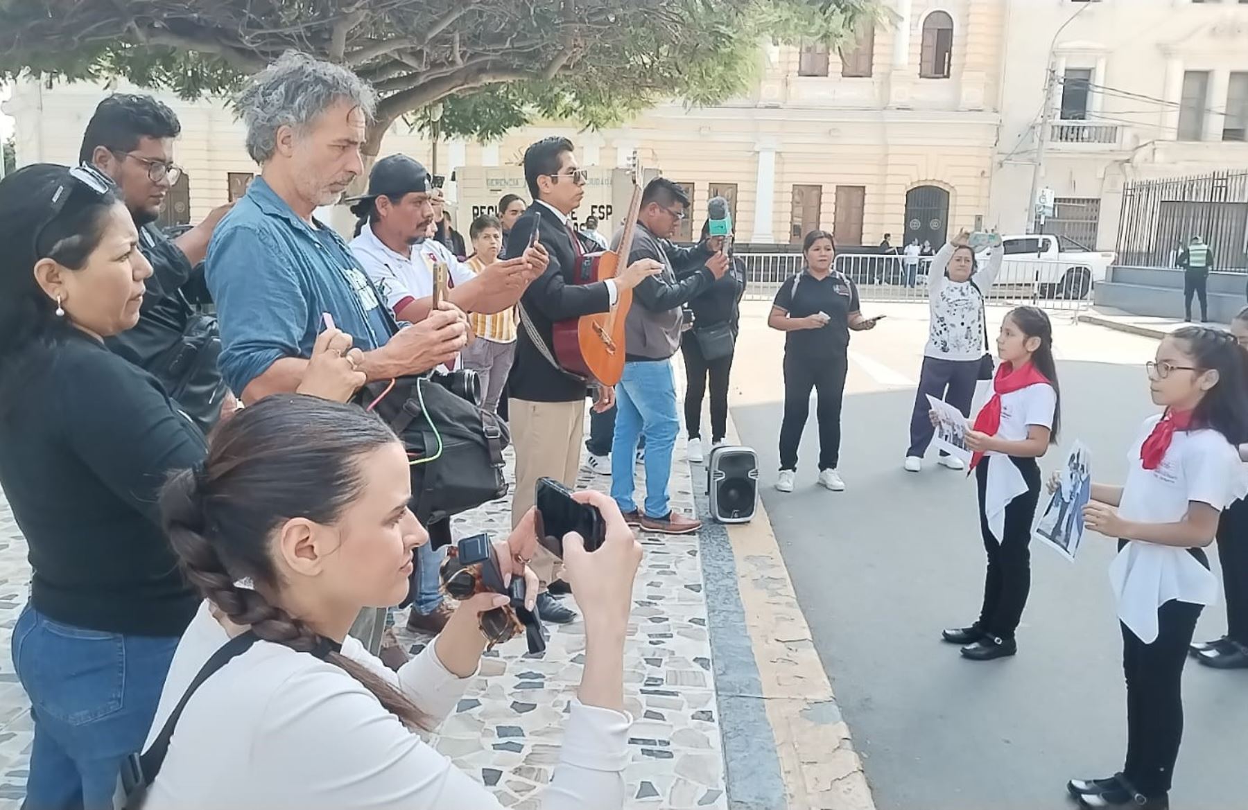 Periodistas de diversos medios internacionales se encuentran en Chiclayo para cubrir la historia del nuevo papa León XIV durante su paso como obispo de Chiclayo. ANDINA/Difusión