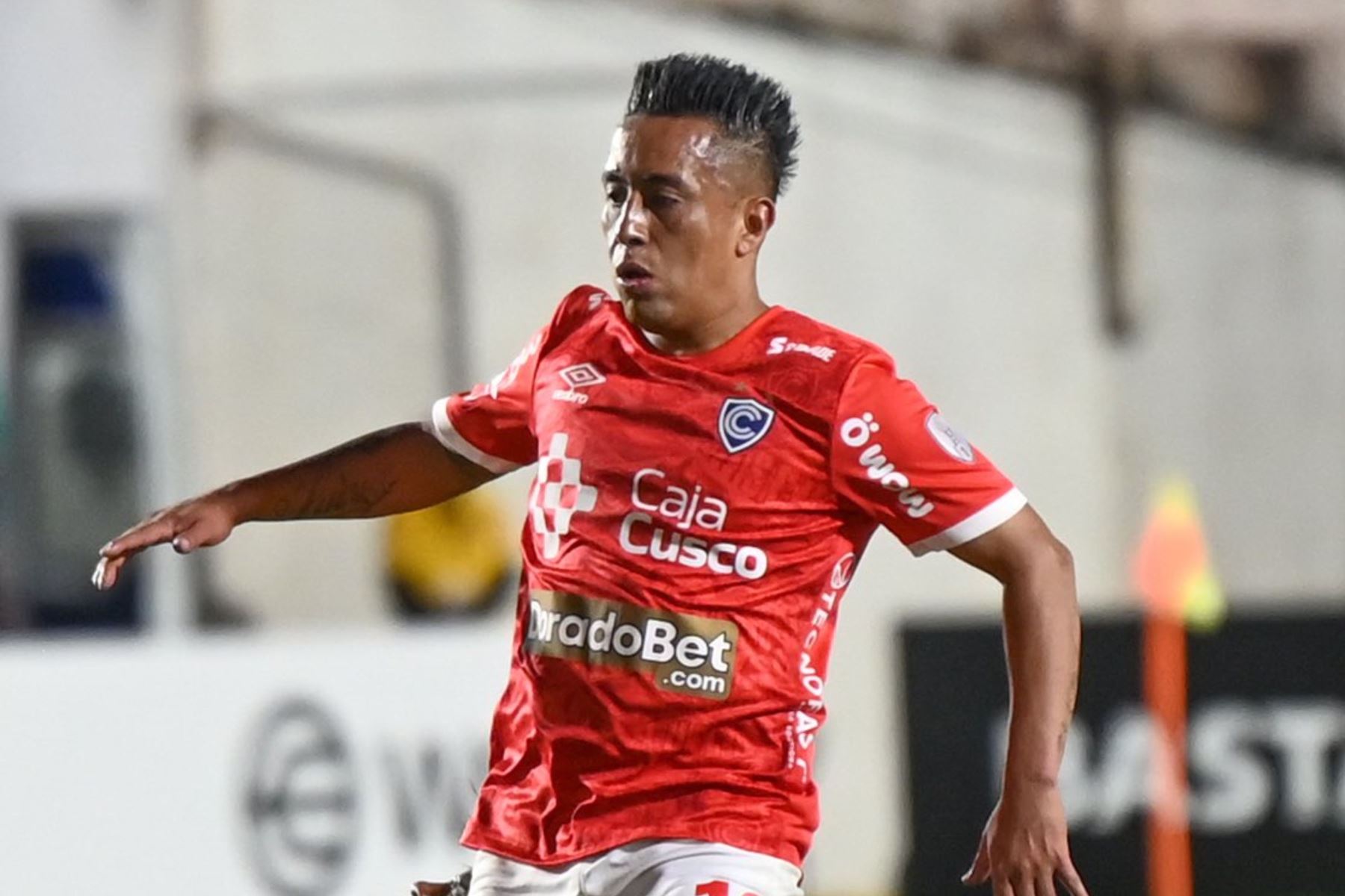 Christian Cueva fue clave en el mediocampo de Cienciano durante la victoria ante Caracas FC por la Copa Sudamericana.