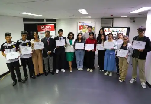 Más de 120 jóvenes de escasos recursos y de diversos centros poblados y comunidades nativas accedieron a Beca 18 gracias al apoyo de 86 Tambos del programa PAIS, destacó la ministra del Midis, Leslie Urteaga. ANDINA/Difusión