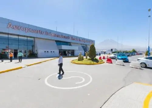 Indecopi informó que vigila el cumplimiento de la reprogramación de vuelos en el aeropuerto de Arequipa debido a las suspensión de las operaciones aéreas por razones de seguridad.