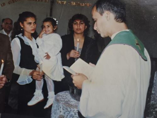 Conoce la historia de Ana Mendoza, una de las niñas trujillanas que fue bautizada por Robert Prevost cuando el actual papa León XIV estuvo cumpliendo su labor eclesiástica en Trujillo. Foto: Milagritos Castillo