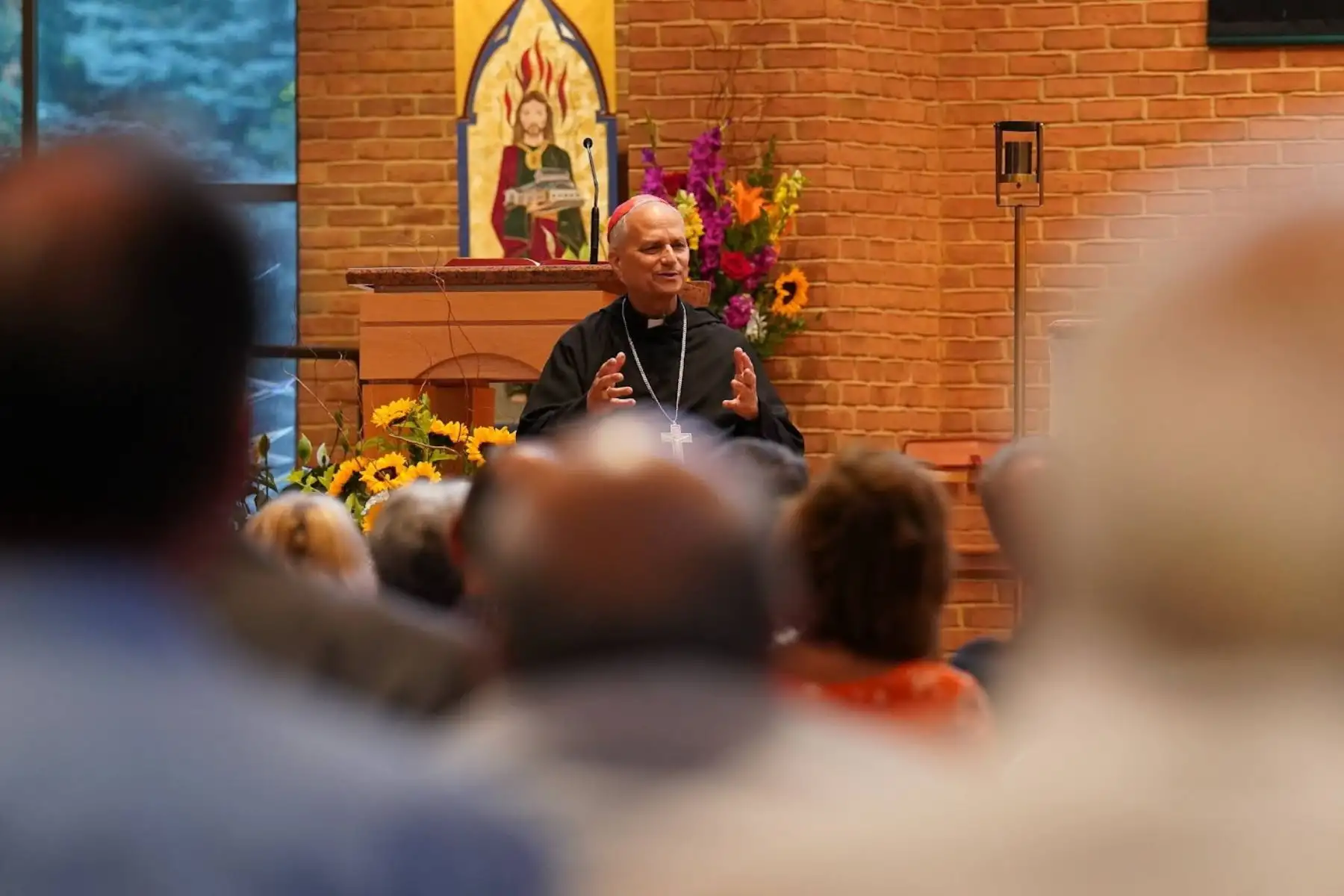 Esta fotografía muestra al cardenal Robert F. Prevost, actual papa León XIV, durante un evento en la parroquia de San Judas en New Lenox, Illinois, EE.UU., en el 2024. Foto: Provincia Agustiniana de Nuestra Madre del Buen Consejo / EFE