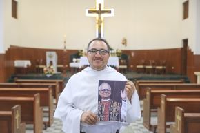 Fray Shego recuerda con alegría y emoción el momento en que le dijo a Robert Prevost que él sería el próximo papa de la Iglesia Católica. ANDINA/Jhonel Rodríguez Robles