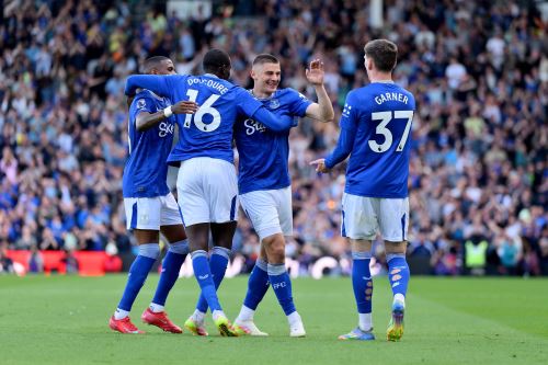Los jugadores del Everton celebran uno de los goles que selló la remontada ante el Fulham y complicó las aspiraciones europeas de los ‘Cottagers’.