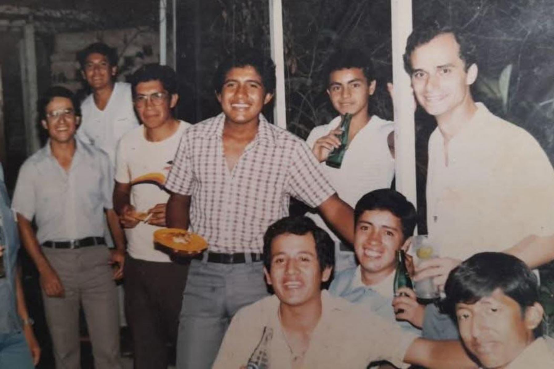 Obispo Robert Prevost ahora papa León XIV durante su vida en Perú. Foto: Facebook/Redes Sociales