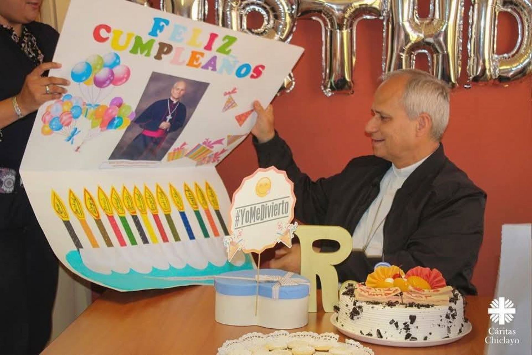 Obispo Robert Prevost ahora el papa León XIV en la celebración de uno de sus cumpleaños a cargo de sus fieles y amigos de la diócesis de Chiclayo
