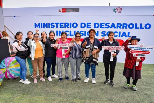 Día de la Madre: Midis reconoce a lideresas de organizaciones sociales de base y usuarias de programas sociales en Ancón por su contribución al desarrollo humano. Foto: ANDINA/Difusión