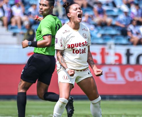 Karen Pérez celebra su gol que le dio el triunfo al conjunto crema en el clásico femenino