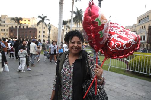 Día de la Madre : cientos de limeños celebran en el Centro Histórico de Lima