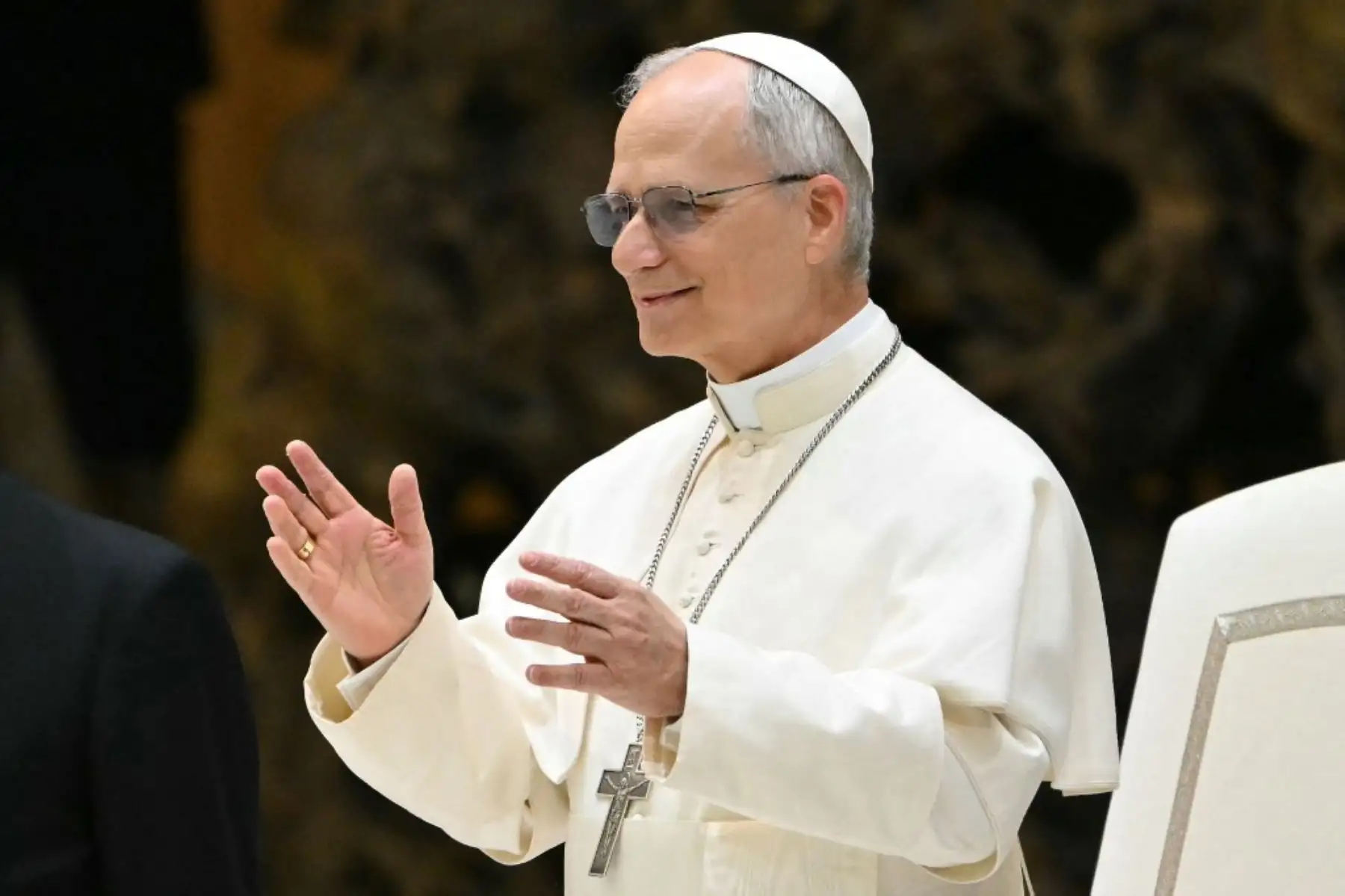 El Papa León XIV dirige una audiencia a representantes de los medios de comunicación, en el Aula Pablo VI del Vaticano