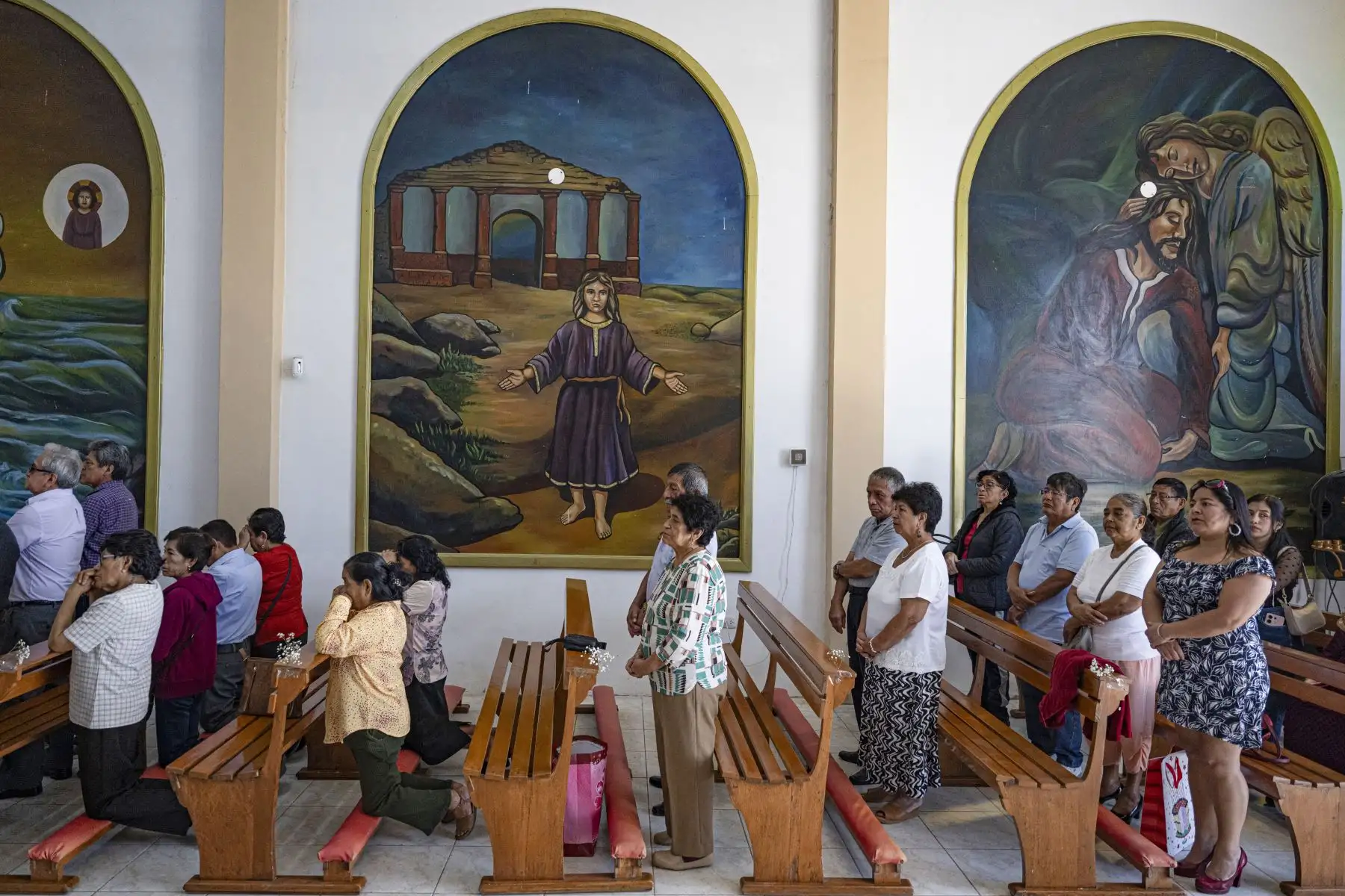 En el pequeño pueblo de Eten, los fieles acuden cada año para celebrar el milagro del Divino Niño, un fenómeno sagrado aún no reconocido por el Vaticano. La elección de León XIV, ex obispo de la diócesis, ha reavivado las esperanzas de reconocimiento oficial, así como de la construcción de un santuario digno de este milagro eucarístico, el único de su tipo registrado en Perú. AFP