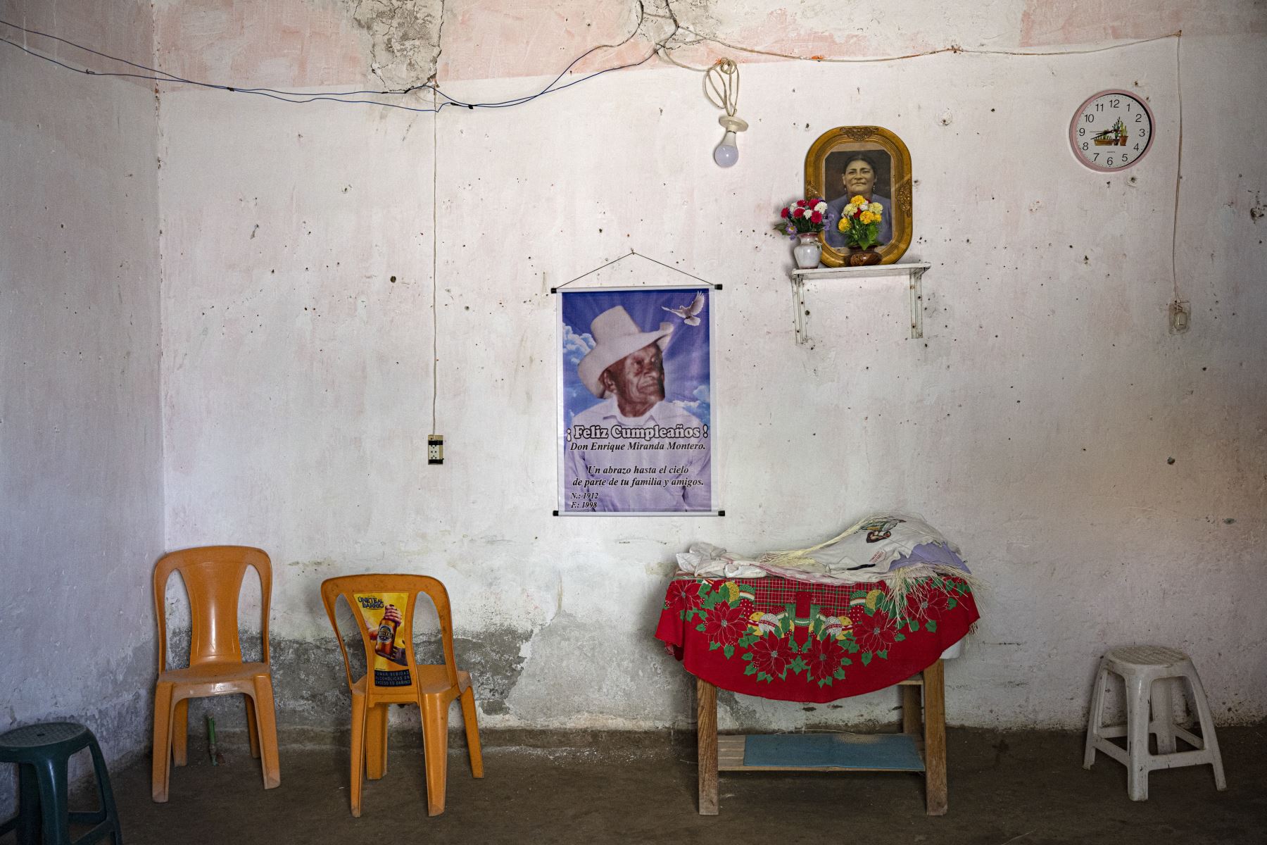 Vista de un altar dentro de una casa en el distrito de Eten, región de Lambayeque, norte de Perú. AFP