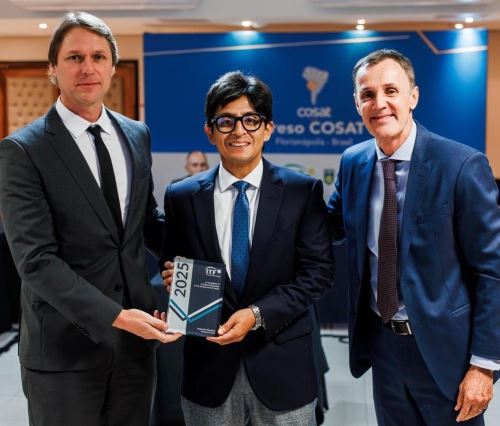 El titular de la Federación Peruana de Tenis, Mario Monroy, recibió el galardón