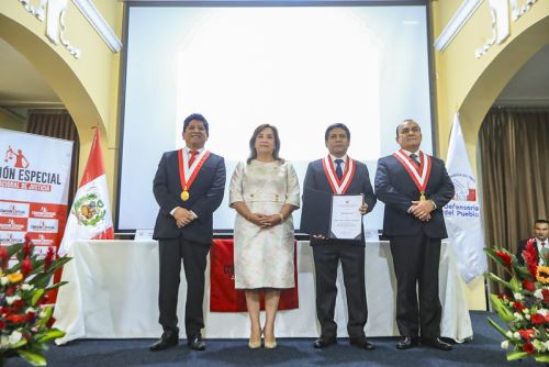 Presidenta Dina Boluarte participa en juramentación de nuevo miembro de la JNJ