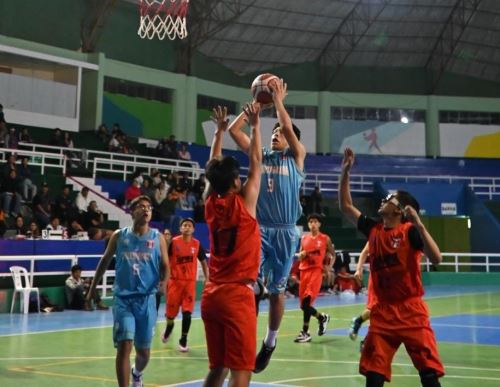 Los jóvenes basquetbolistas exponen sus mejores atributos