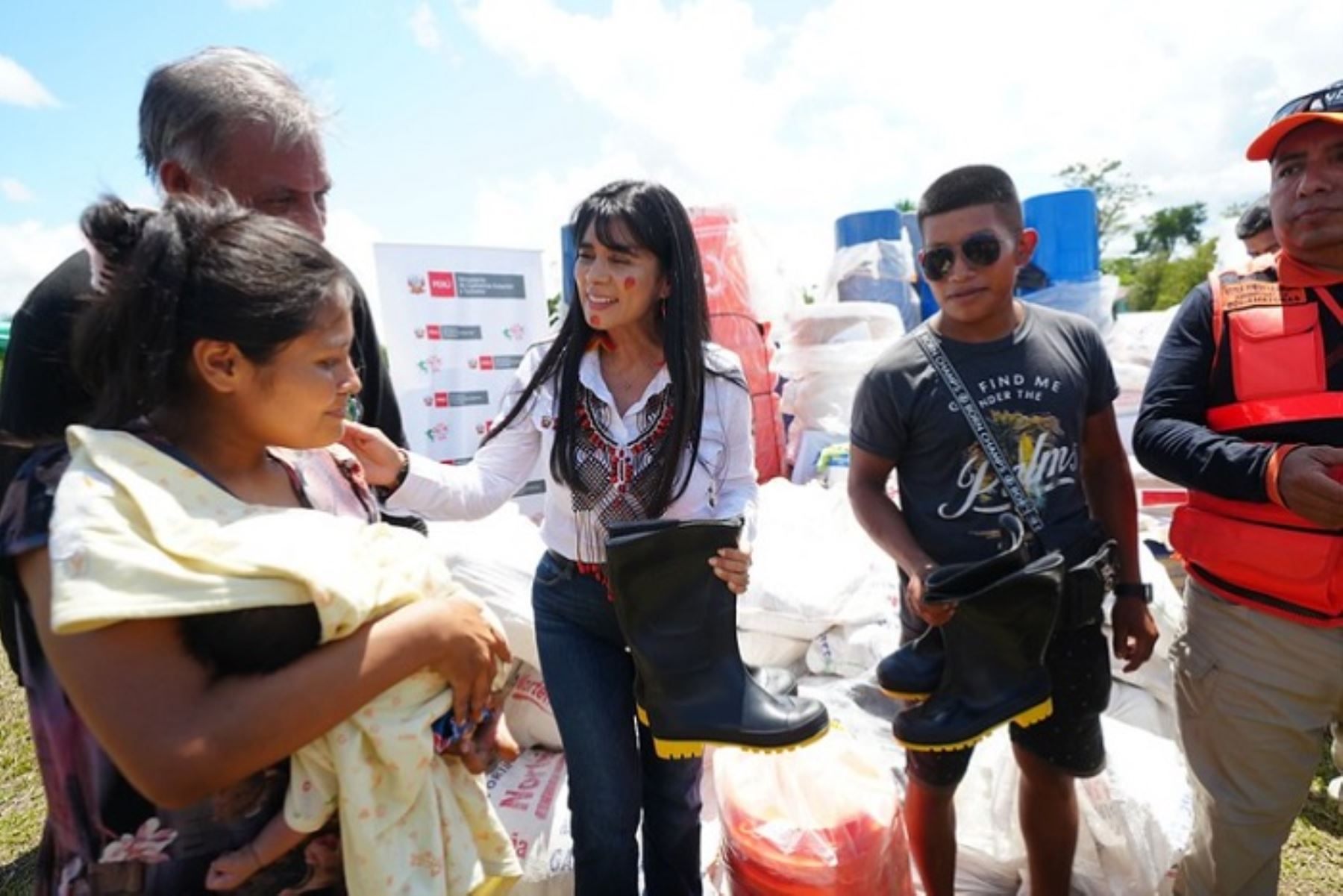 Amazonas: seis toneladas de ayuda entregaron a comunidad nativa afectada por lluvias