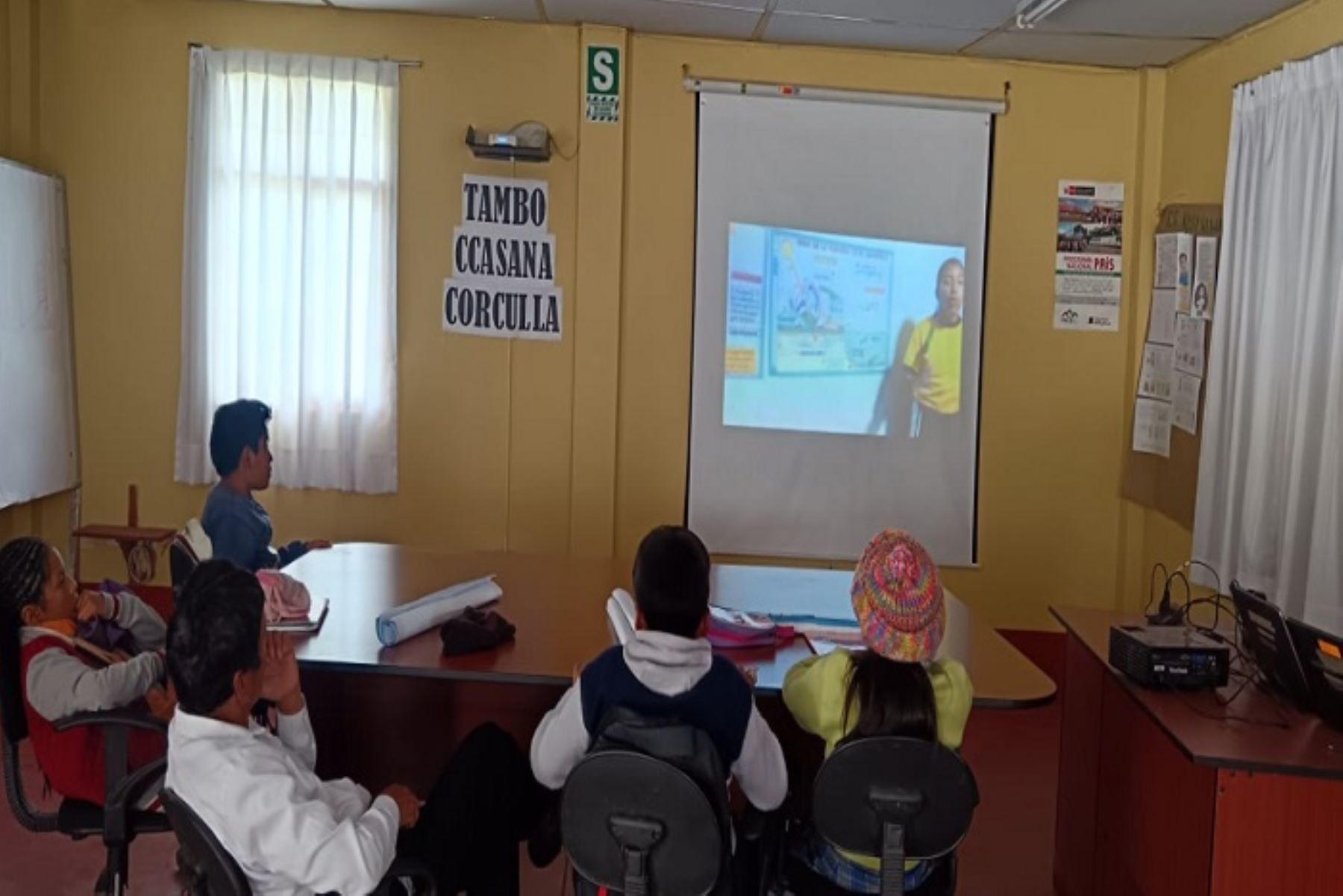 Mediante videos educativos, los docentes fortalecieron el aprendizaje en las materias de matemática, personal social y arte, a menores de 9 a 11 años.