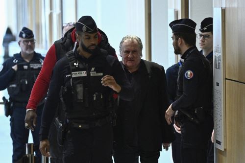 Un tribunal francés condena a Depardieu por agresión sexual