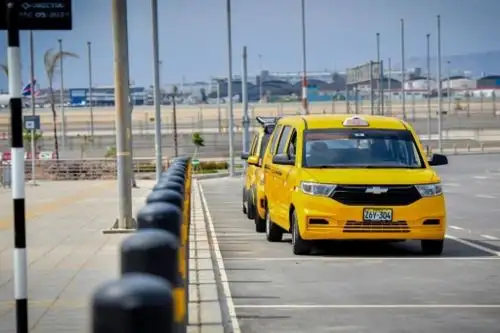 Hoy 14 de junio vence plazo para pintar autos de color amarillo. Foto: Andina