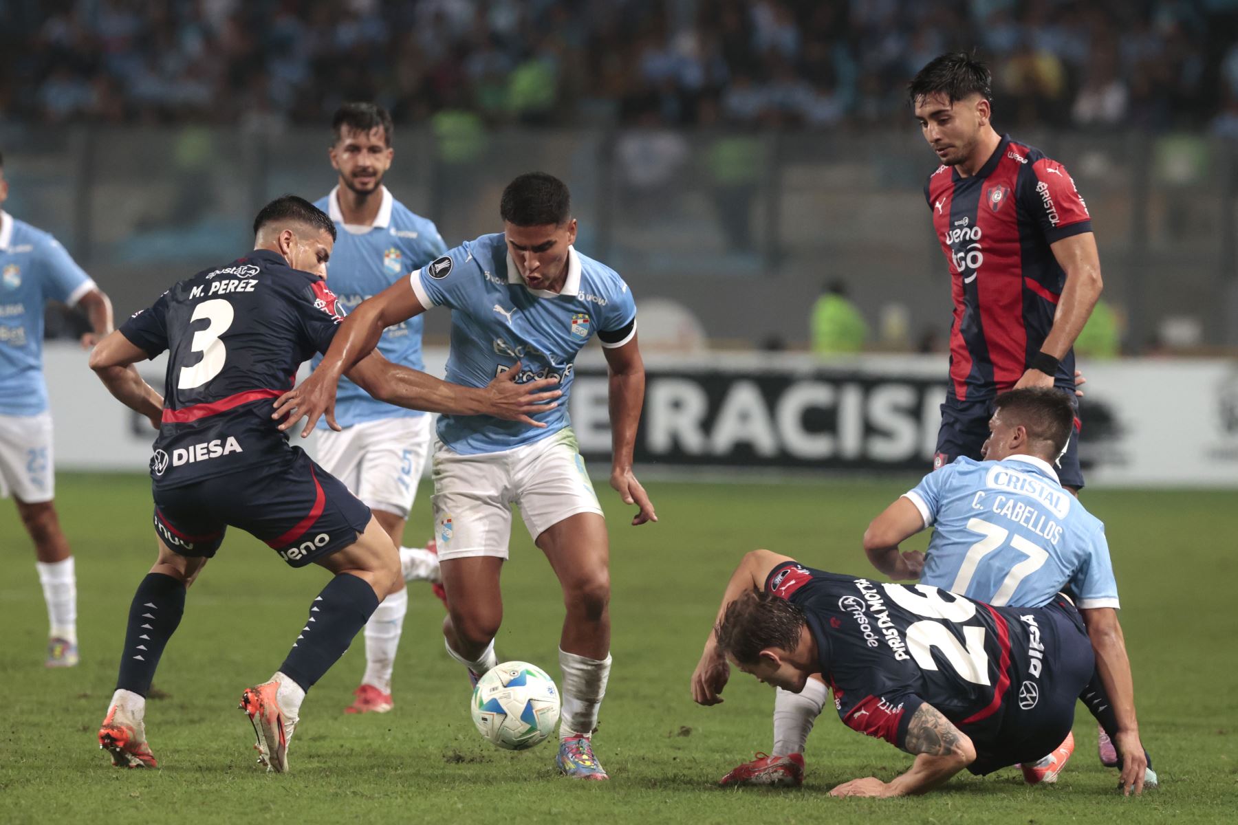 Sporting Cristal y Cerro Porteño se enfrentaron en el estadio Nacional de Lima. Foto: ANDINA/Vidal Tarqui