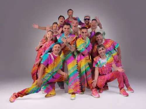 Los Caligaris: La banda argentina que fusiona música y espectáculo circense llega al Perú.