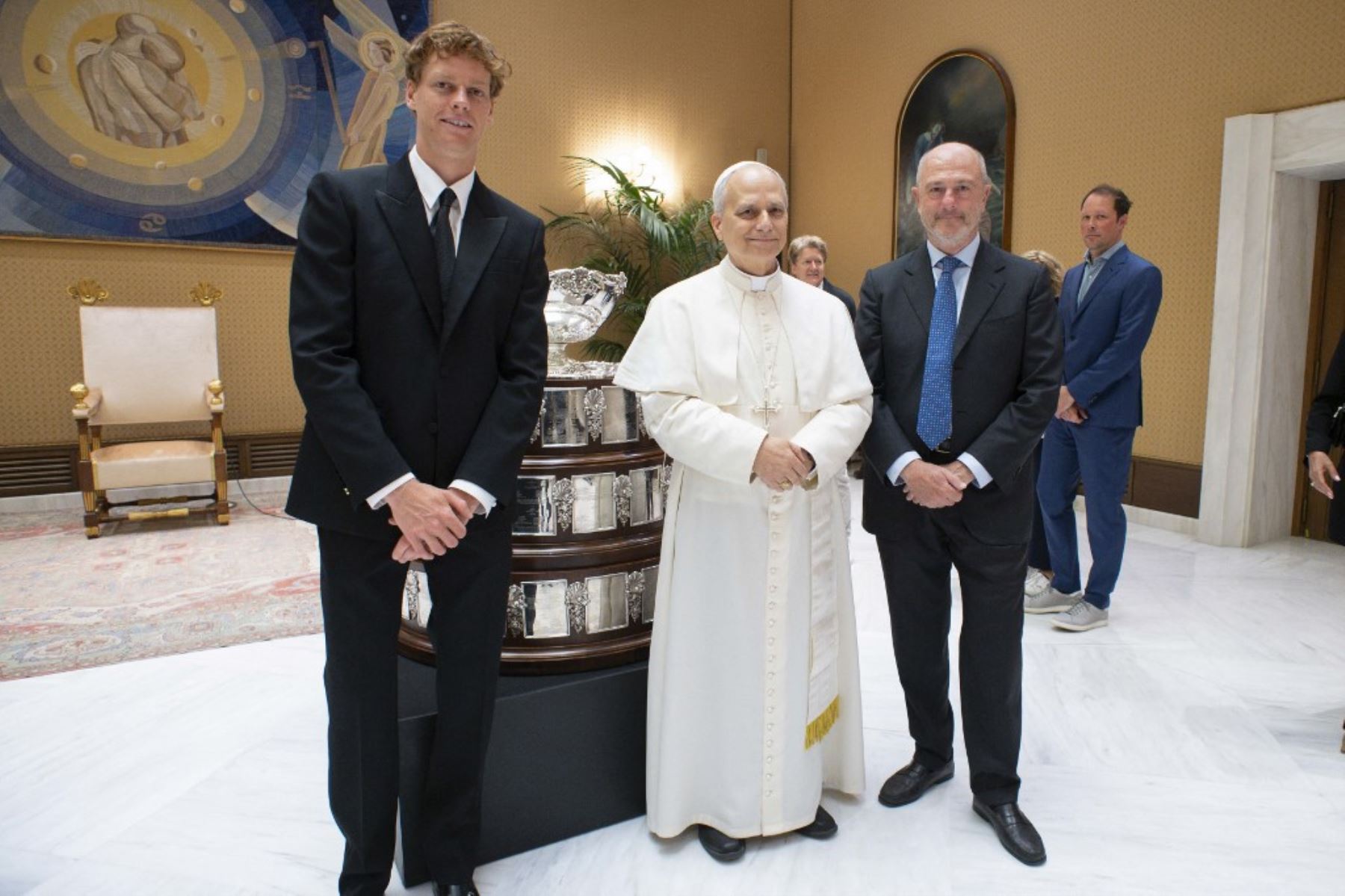 El nuevo papa, de 69 años, es aficionado a la práctica de este deporte. "Tiene un excelente revés y es un competidor temible", llegó a escribir el diario italiano La Gazzetta dello Sport tras la elección papal. Foto: AFP