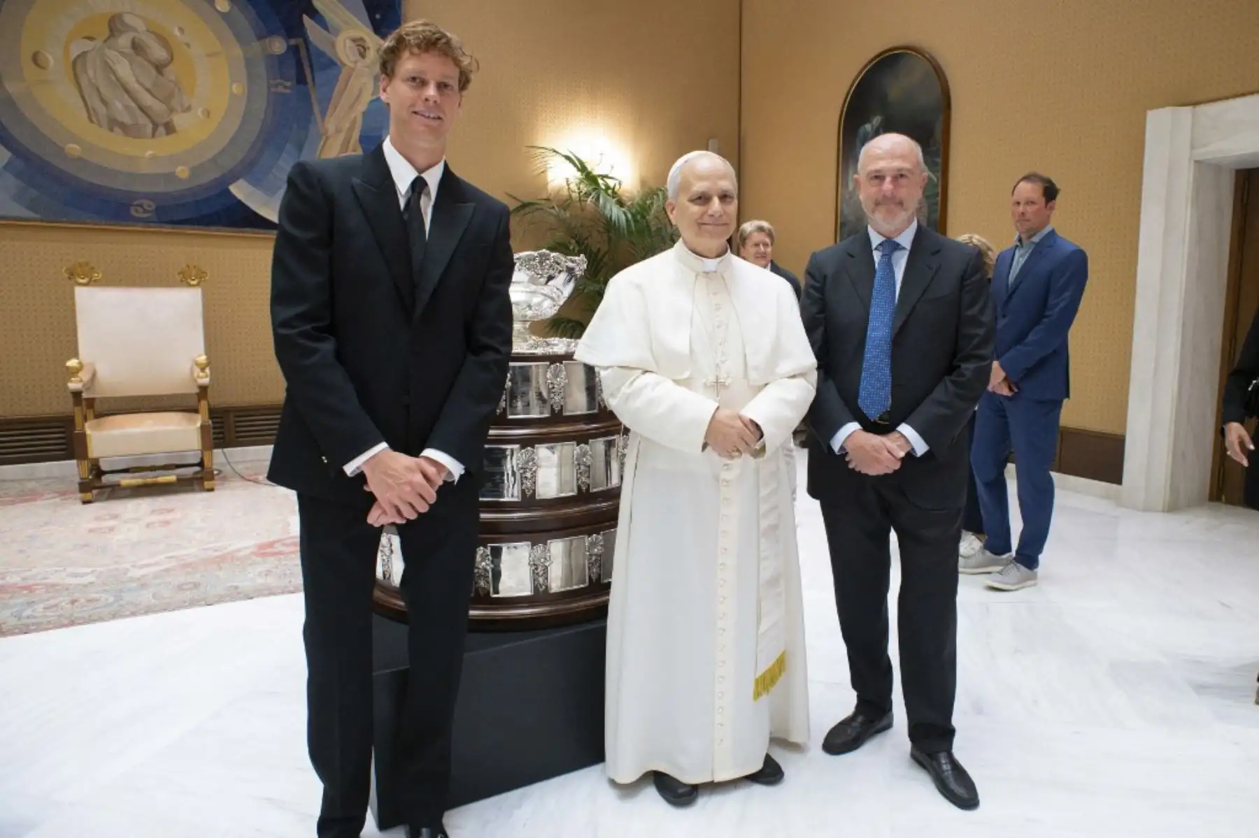 El nuevo papa, de 69 años, es aficionado a la práctica de este deporte. "Tiene un excelente revés y es un competidor temible", llegó a escribir el diario italiano La Gazzetta dello Sport tras la elección papal. Foto: AFP