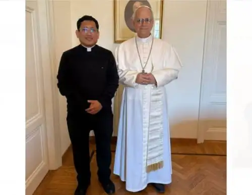 Chiclayo está en el corazón del papa León XIV. A pesar de su recargada agenda el jefe de la Iglesia católica se dio tiempo para recibir a su amigo el párroco de la iglesia La Inmaculada, Hugo Sánchez. ANDINA/Difusión