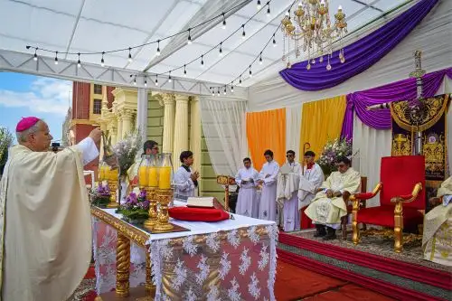 Cuando fue obispo de Chiclayo, Robert Prevost participó de la Festividad de la Santístima Cruz de Motupe, el símbolo de fe, devoción y esperanza de los lambayecanos. Cortesía