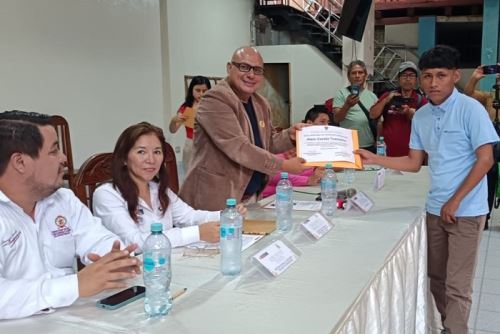 Dieciocho jóvenes de comunidades aledañas a cuatro tambos del Programa PAIS, iniciarán en los siguientes tres años sus estudios en enfermería técnica y contabilidad en la ciudad de Juanjuí.
