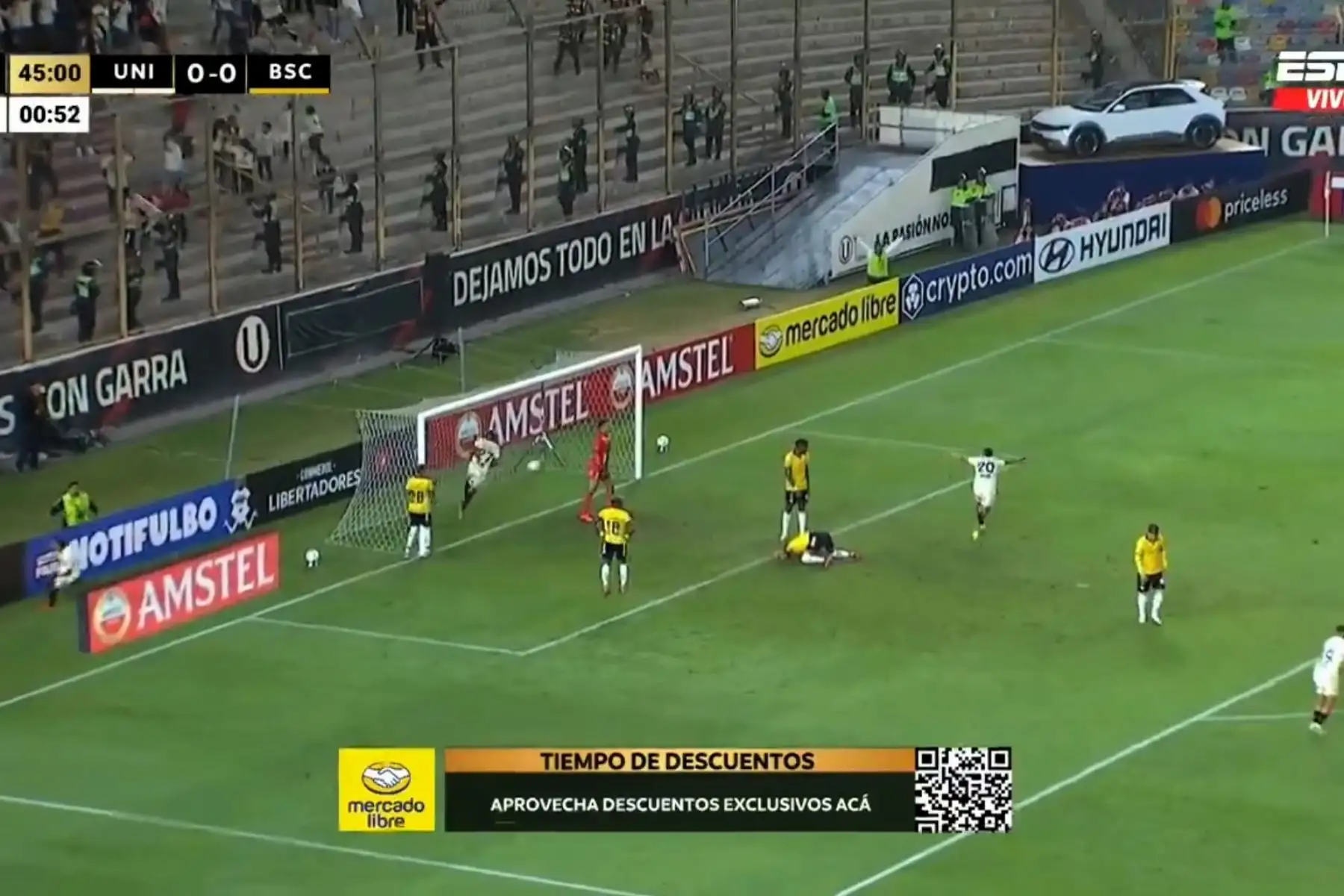 Valera anotó de cabeza en los descuentos del primer tiempo. Imagen: Captura de TV.
