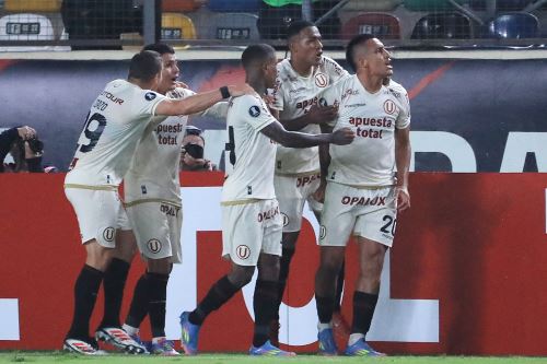 Universitario gana 1 a 0 ante  Barcelona de Ecuador por la fase de grupos de la Copa Libertadores  en el estadio Monumental