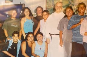 David Carranza, un integrante del grupo Jóvenes Amigos de Cristo de Trujillo en la década de 1990, asegura que Prevost sabe lo que significa construir desde abajo. Foto: Vatican News