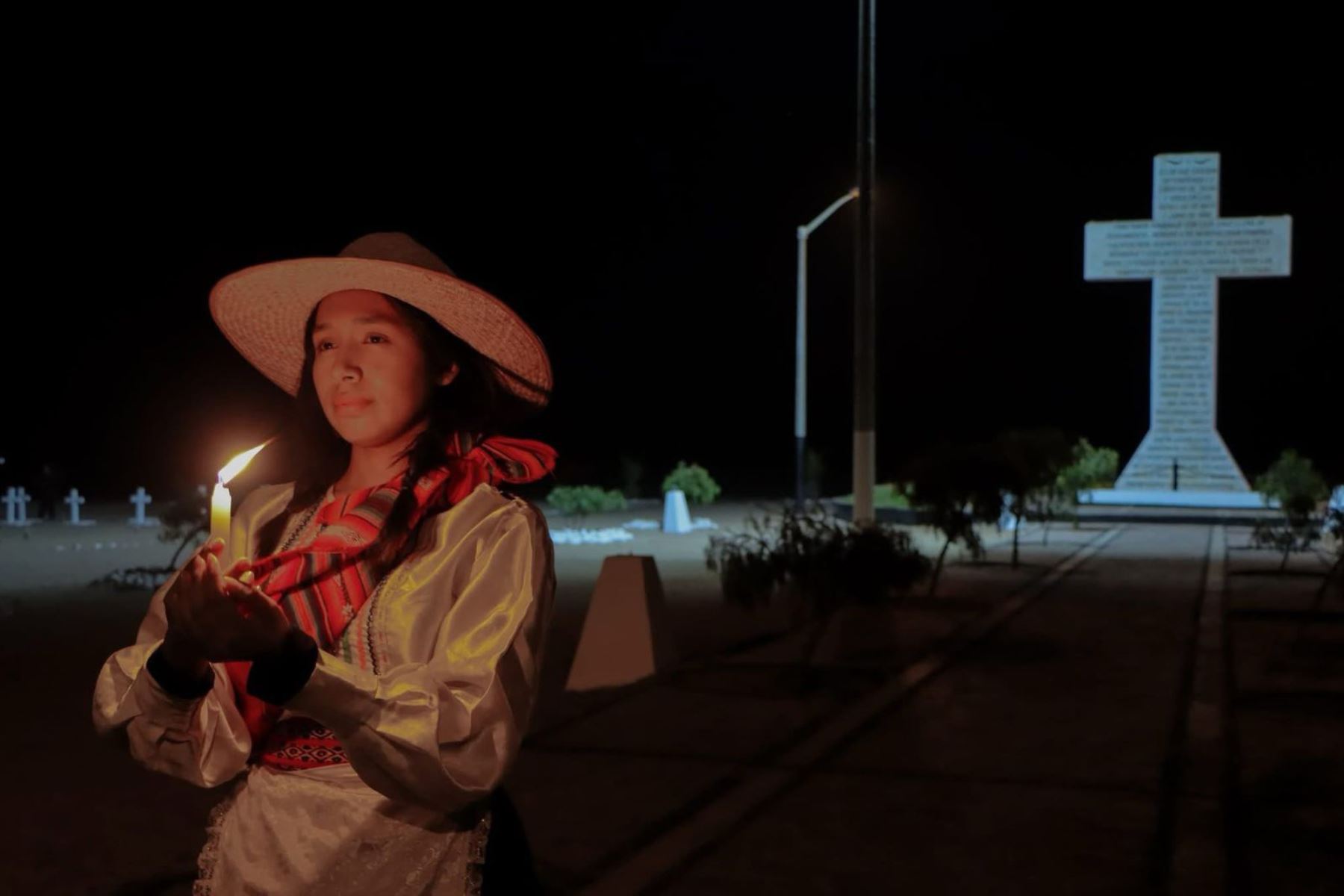 Los adolescentes ya en el Campo de la Alianza, participaron por la noche en una vigilia en memoria de los héroes de la Batalla del Alto de la Alianza.  Foto: ANDINA/ Gore Tacna