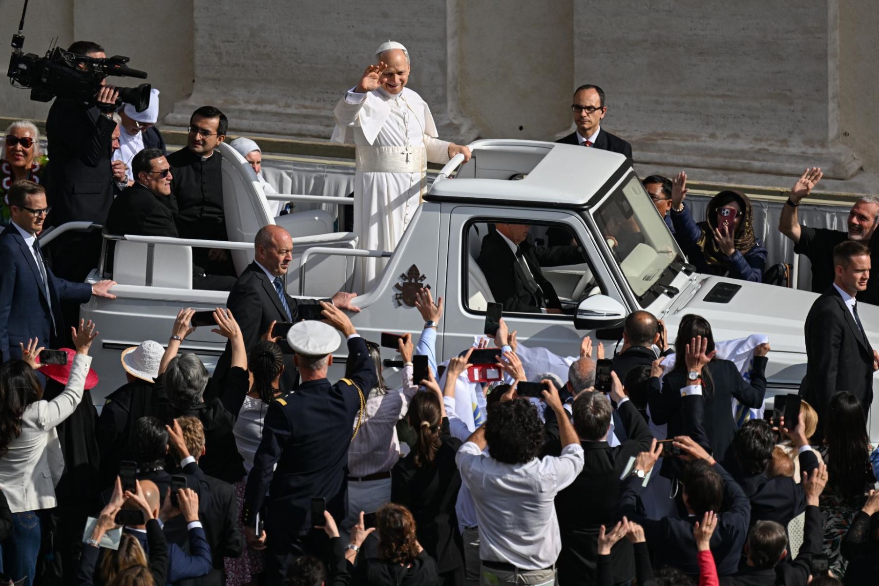 Ciudad del Vaticano (Estado de la Ciudad del Vaticano (Santa Sede)),  El Papa León XIV llega en el papamóvil a la Plaza de San Pedro, Ciudad del Vaticano. Foto: EFE