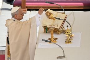 "Más de 150 delegaciones asistieron al acto litúrgico, cantidad que revela que la gran mayoría de los Estados reconoce a este líder de la iglesia católica en continuidad con el gran liderazgo que nos dejó el papa Francisco", destacó cardenal Pedro Barreto. AFP