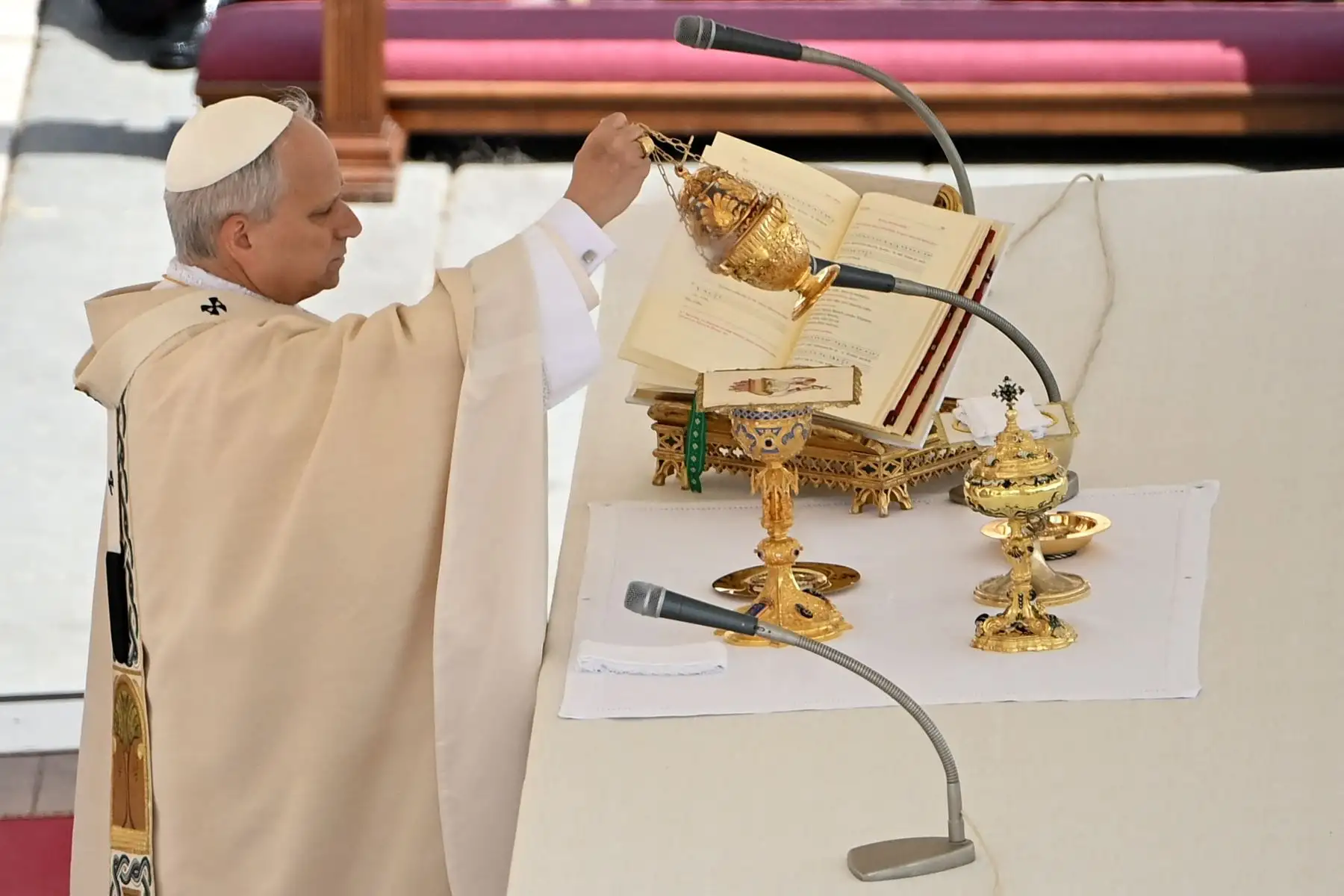 "Más de 150 delegaciones asistieron al acto litúrgico, cantidad que revela que la gran mayoría de los Estados reconoce a este líder de la iglesia católica en continuidad con el gran liderazgo que nos dejó el papa Francisco", destacó cardenal Pedro Barreto. AFP