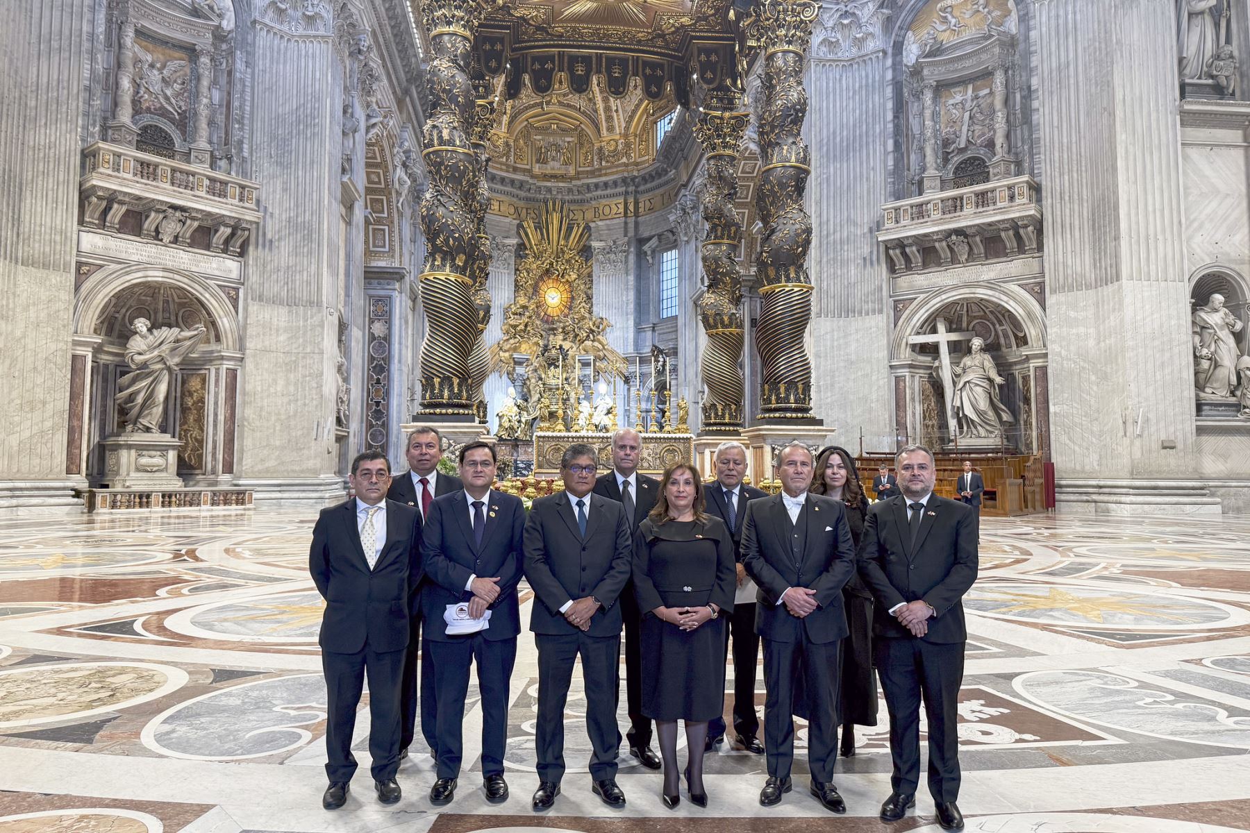 La presidenta de la república, Dina Boluarte Zegarra, participa en la santa misa de inicio del ministerio petrino del papa León XIV. Foto: ANDINA/Prensa Presidencia
