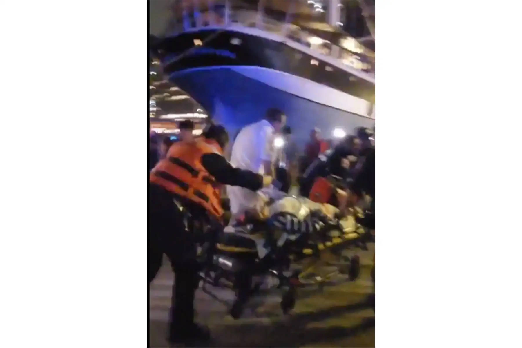 Cadetes del buque escuela mexicano Cuauhtémoc son atendidos tras chocar con el puente de Brooklyn