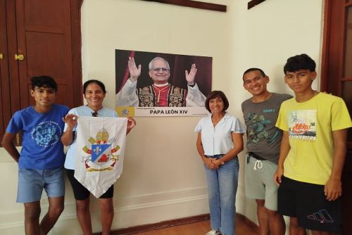La exposición permite a los asistentes adentrarse en el recorrido pastoral y humano de quien actualmente guía a la Iglesia Católica en el mundo.