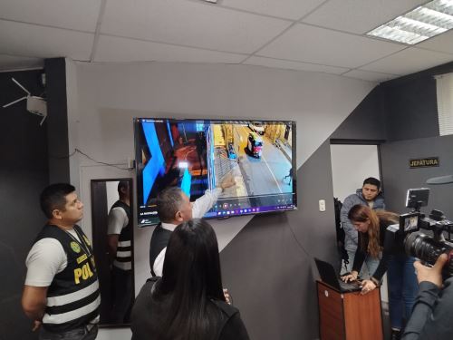 Coronel Róger Cano Benites informó ante la prensa sobre el sujeto detenido y las identidades de los demás involucrados. Foto: ANDINA/Dany Seminario